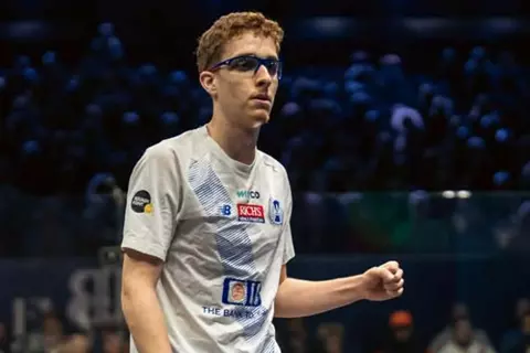 للمرة الأولى في تاريخه.. زكريا يتأهل لنهائي بطولة الجونة للإسكواش